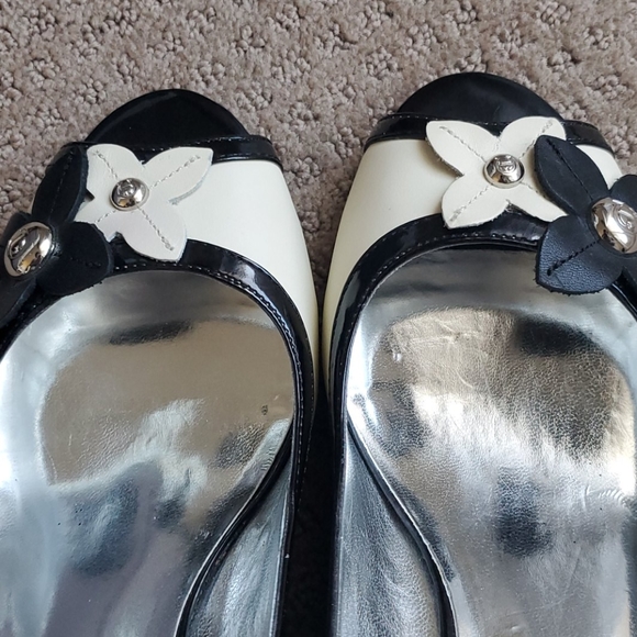 Etienne Aigner flower peep toe wedge heels NWOT - Picture 11 of 11